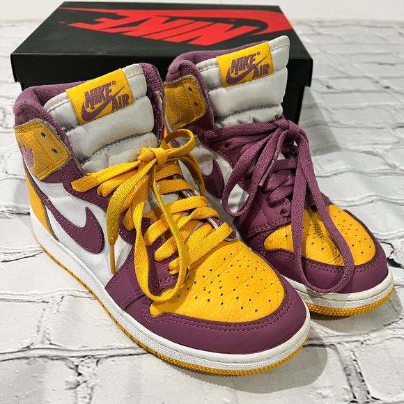 Jordan 1 Retro High OG - Picture 11 of 12